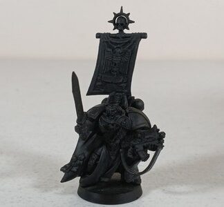 Captain Space Marines Ultramarines Warhammer 40K Games Workshop Blood Angels