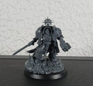 Captain in Terminator Armor Space Marines Ultramarines Warhammer Games Workshop