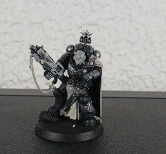 Captain in Gravis Armor Painted Salamanders Space Marines Warhammer 40K GW